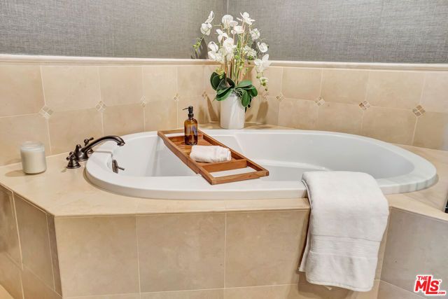 1414 S Beverly Glen Boulevard 301, Los Angeles, CA 90024