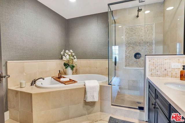 1414 S Beverly Glen Boulevard 301, Los Angeles, CA 90024