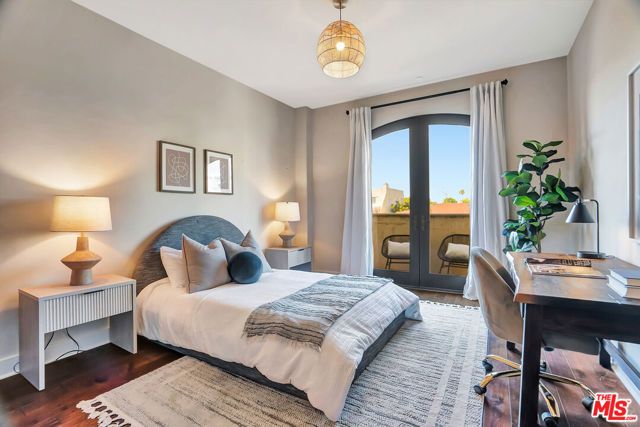 1414 S Beverly Glen Boulevard 301, Los Angeles, CA 90024