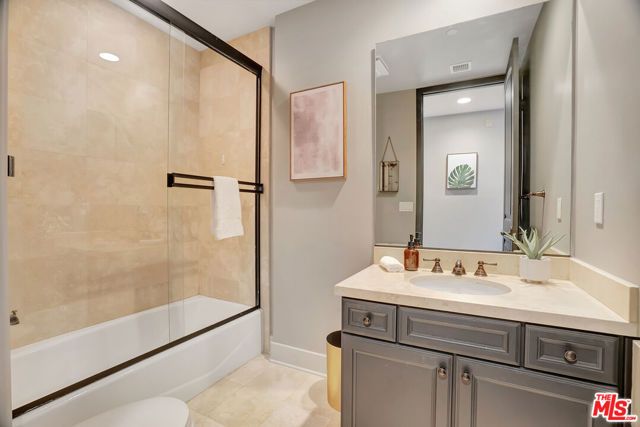 1414 S Beverly Glen Boulevard 301, Los Angeles, CA 90024