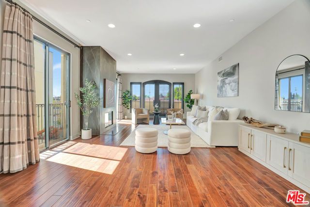 1414 S Beverly Glen Boulevard 301, Los Angeles, CA 90024