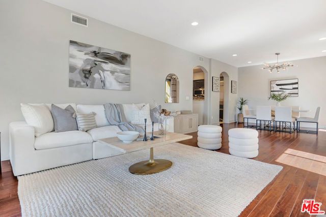 1414 S Beverly Glen Boulevard 301, Los Angeles, CA 90024