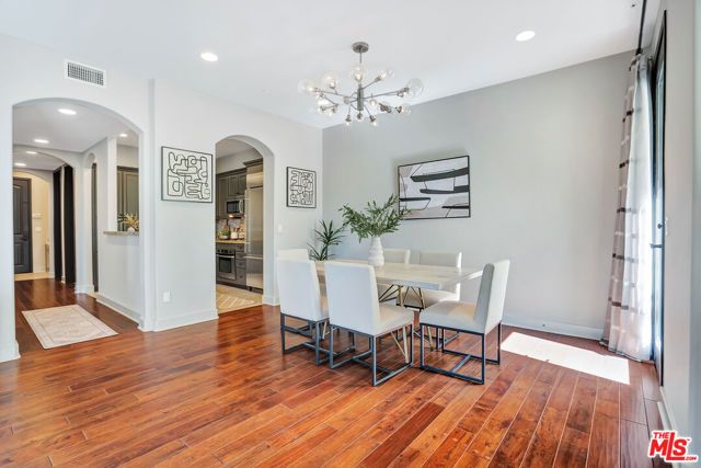 1414 S Beverly Glen Boulevard 301, Los Angeles, CA 90024