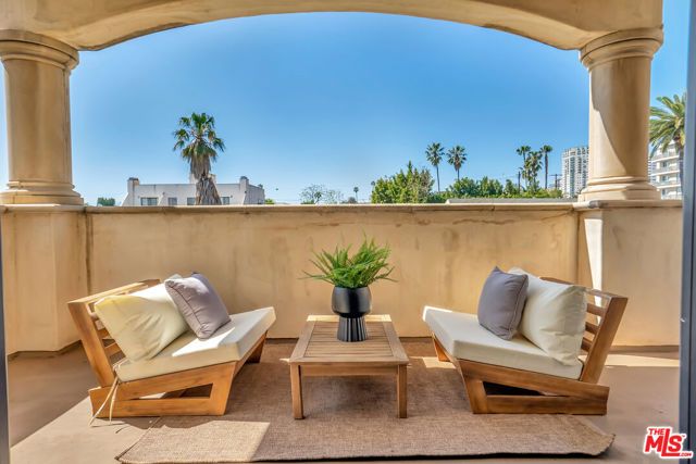 1414 S Beverly Glen Boulevard 301, Los Angeles, CA 90024