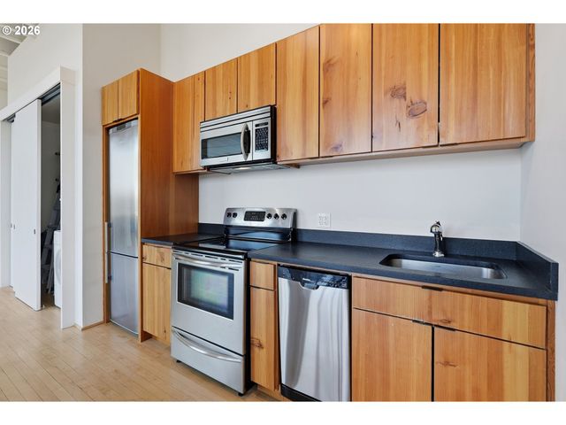 900 Ne 81ST Ave 402, Portland, OR 97213