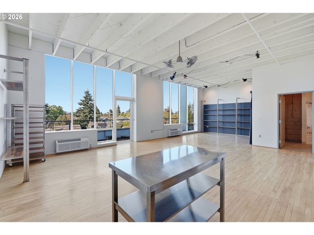 900 Ne 81ST Ave 402, Portland, OR 97213