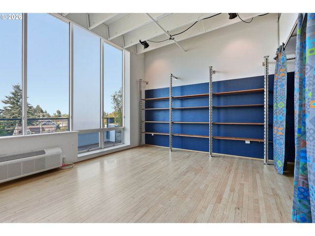 900 Ne 81ST Ave 402, Portland, OR 97213