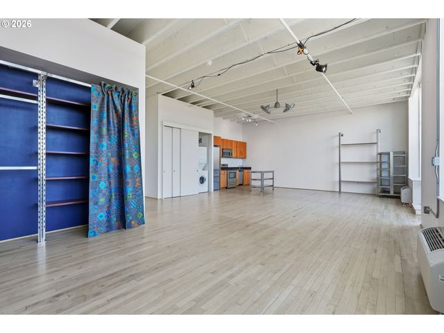 900 Ne 81ST Ave 402, Portland, OR 97213