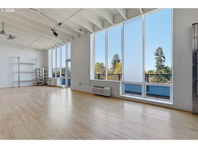 900 Ne 81ST Ave 402, Portland, OR 97213