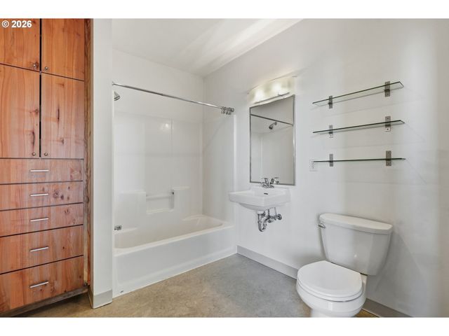 900 Ne 81ST Ave 402, Portland, OR 97213