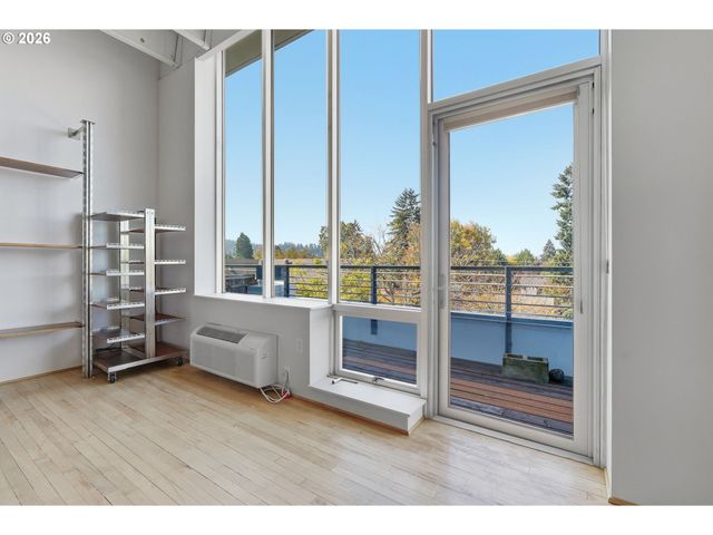 900 Ne 81ST Ave 402, Portland, OR 97213
