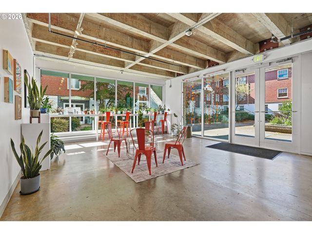 900 Ne 81ST Ave 402, Portland, OR 97213