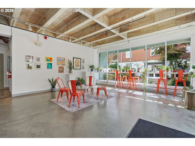 900 Ne 81ST Ave 402, Portland, OR 97213