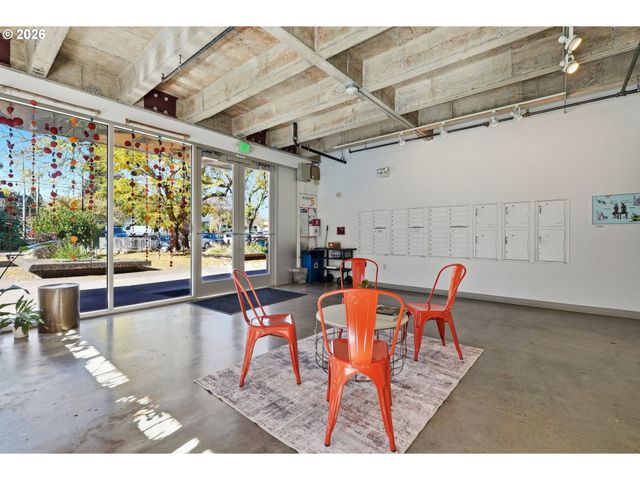 900 Ne 81ST Ave 402, Portland, OR 97213