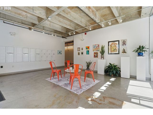 900 Ne 81ST Ave 402, Portland, OR 97213