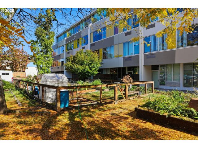 900 Ne 81ST Ave 402, Portland, OR 97213