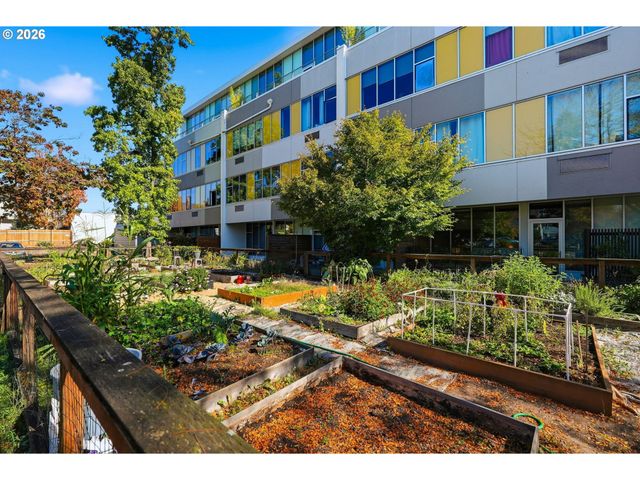 900 Ne 81ST Ave 402, Portland, OR 97213