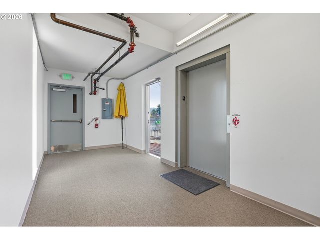 900 Ne 81ST Ave 402, Portland, OR 97213