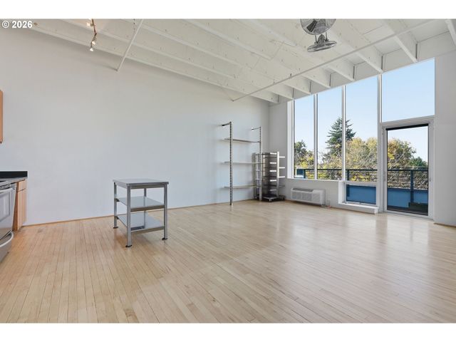 900 Ne 81ST Ave 402, Portland, OR 97213
