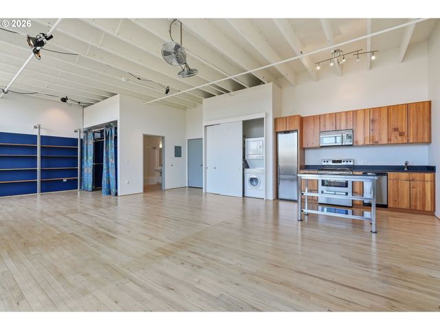 900 Ne 81ST Ave 402, Portland, OR 97213