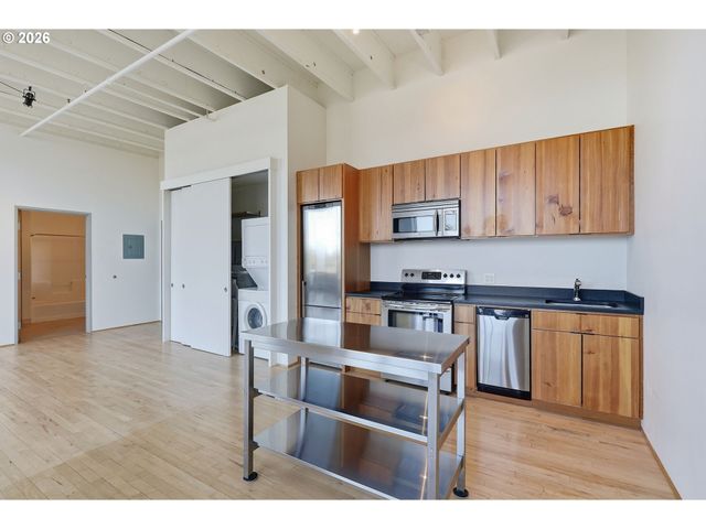 900 Ne 81ST Ave 402, Portland, OR 97213