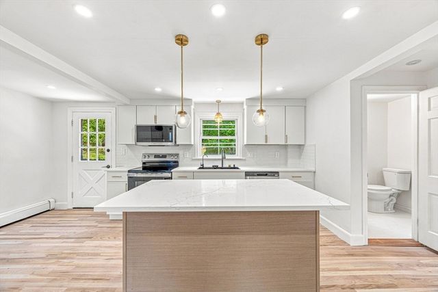 49 Parkside Circle, Braintree, MA 02184