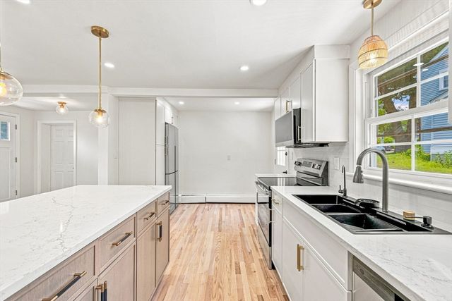 49 Parkside Circle, Braintree, MA 02184