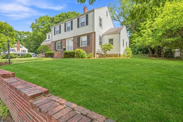 49 Parkside Circle, Braintree, MA 02184