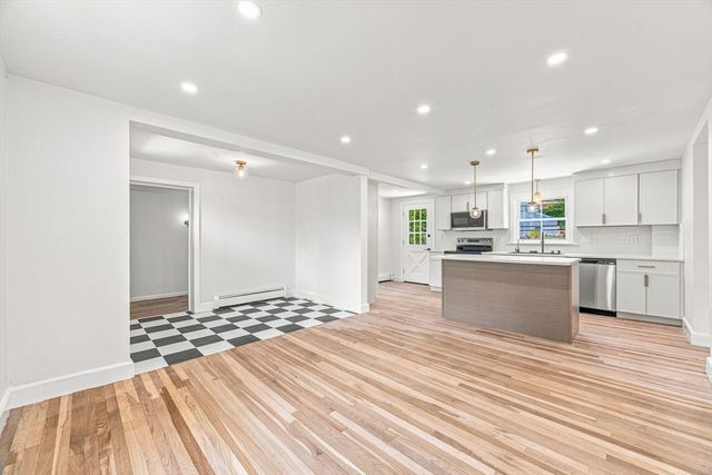 49 Parkside Circle, Braintree, MA 02184