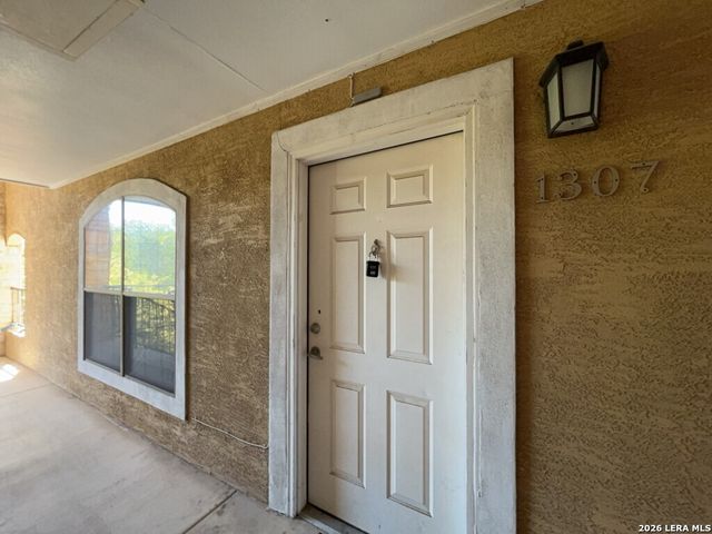 7323 Snowden Rd Apt 1307, San Antonio, TX 78240