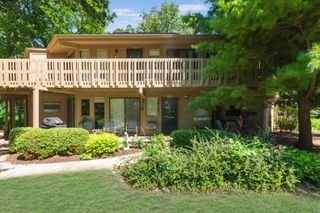 307 Deerpath W #D, Fontana, WI 53125