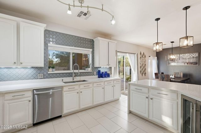 5952 E Sanderling Drive, Tucson, AZ 85756