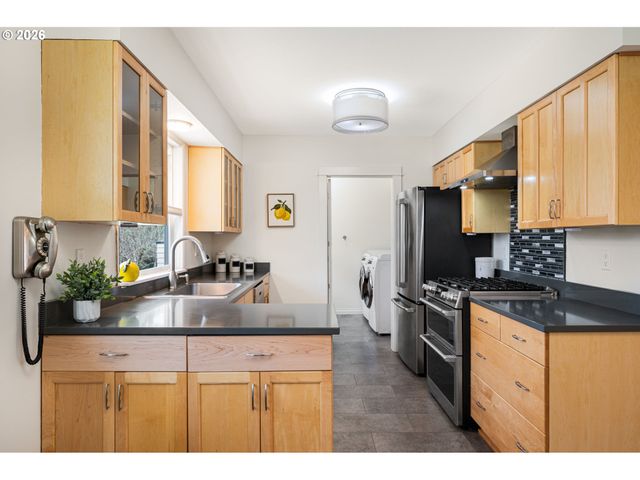 2780 Sw WEST POINT Ave, Portland, OR 97225