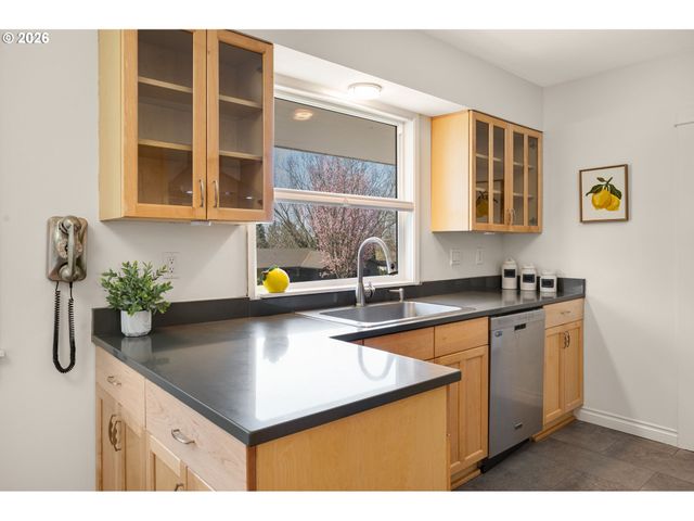 2780 Sw WEST POINT Ave, Portland, OR 97225