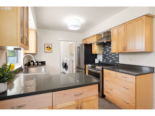 2780 Sw WEST POINT Ave, Portland, OR 97225