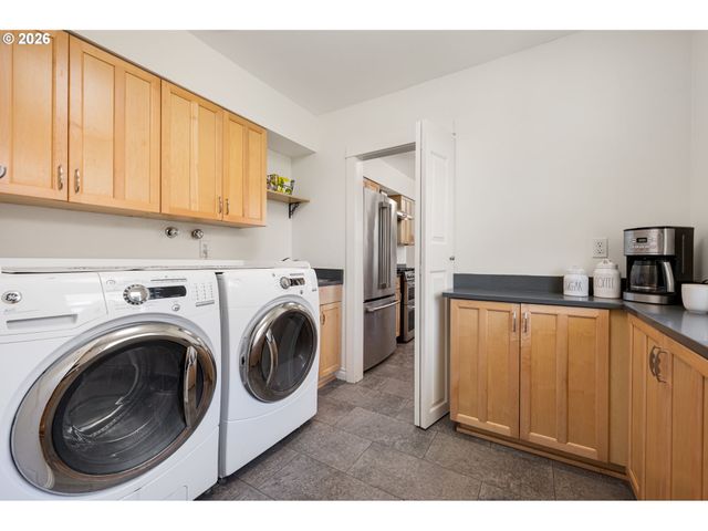 2780 Sw WEST POINT Ave, Portland, OR 97225