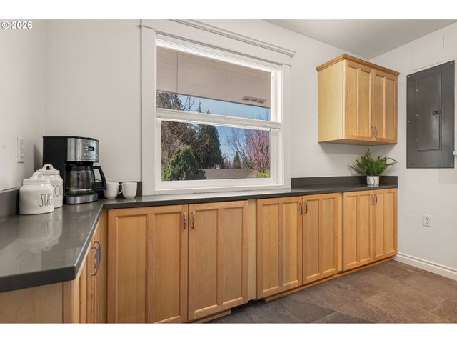 2780 Sw WEST POINT Ave, Portland, OR 97225