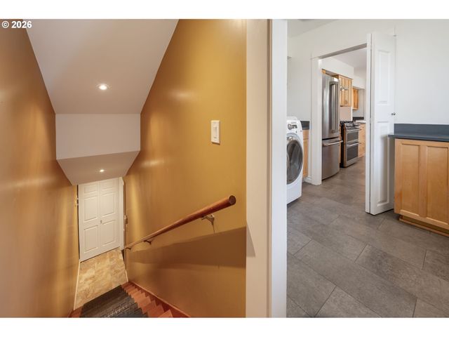 2780 Sw WEST POINT Ave, Portland, OR 97225