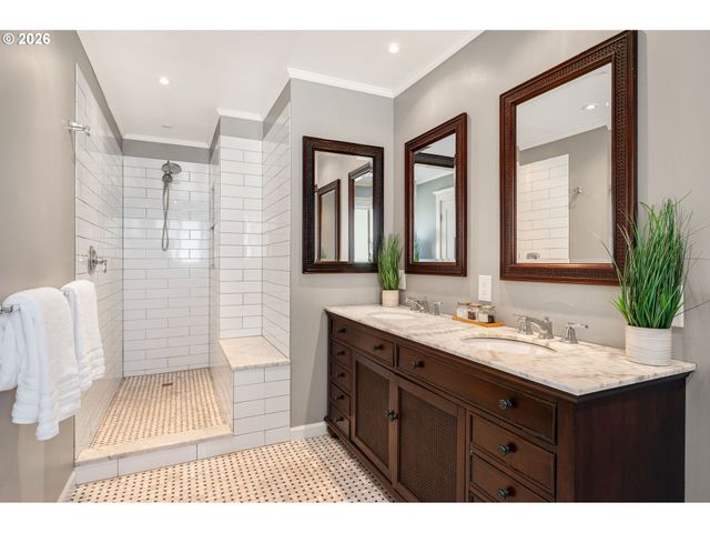 2780 Sw WEST POINT Ave, Portland, OR 97225