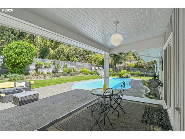 2780 Sw WEST POINT Ave, Portland, OR 97225