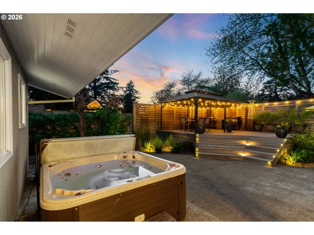 2780 Sw WEST POINT Ave, Portland, OR 97225