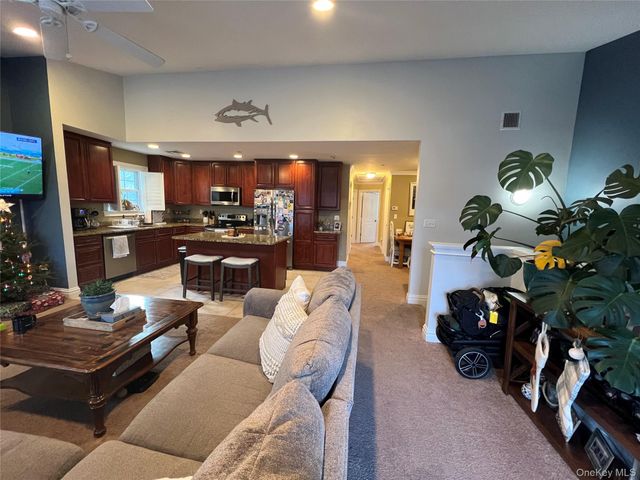 12 Della Drive, West Babylon, NY 11704