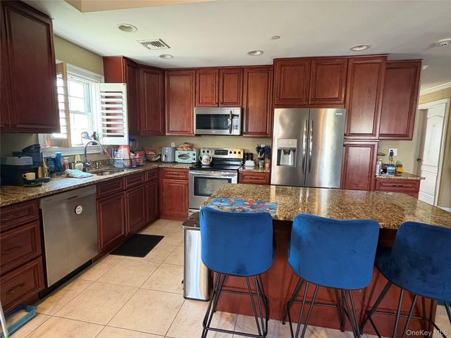 12 Della Drive, West Babylon, NY 11704