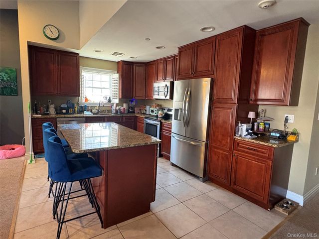 12 Della Drive, West Babylon, NY 11704