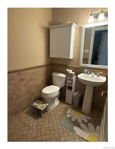 12 Della Drive, West Babylon, NY 11704