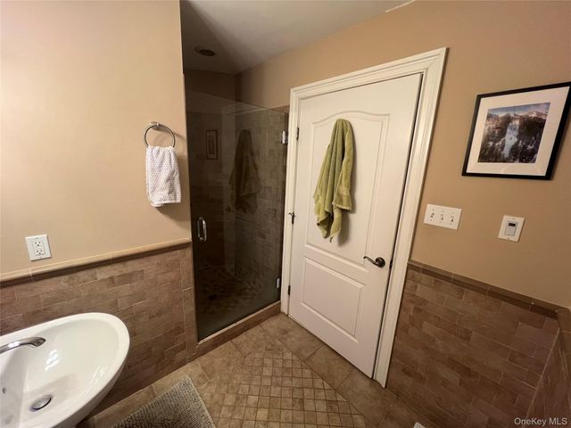 12 Della Drive, West Babylon, NY 11704