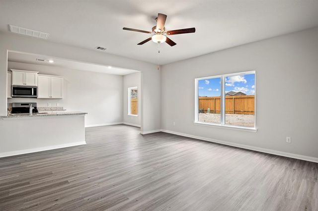 351 Kingston Way, Waller, TX 77484