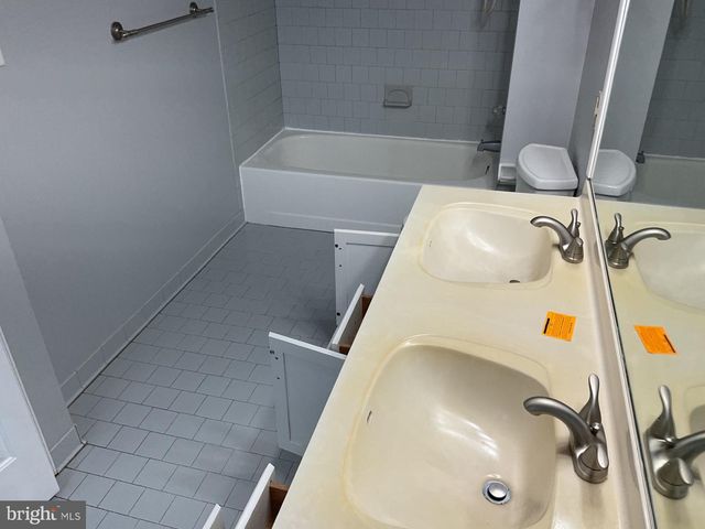 4005 LONG LAKE DR, Owings Mills, MD 21117