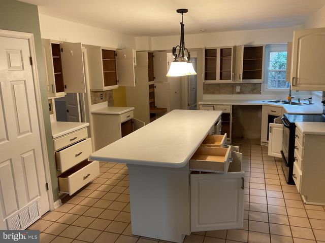 4005 LONG LAKE DR, Owings Mills, MD 21117