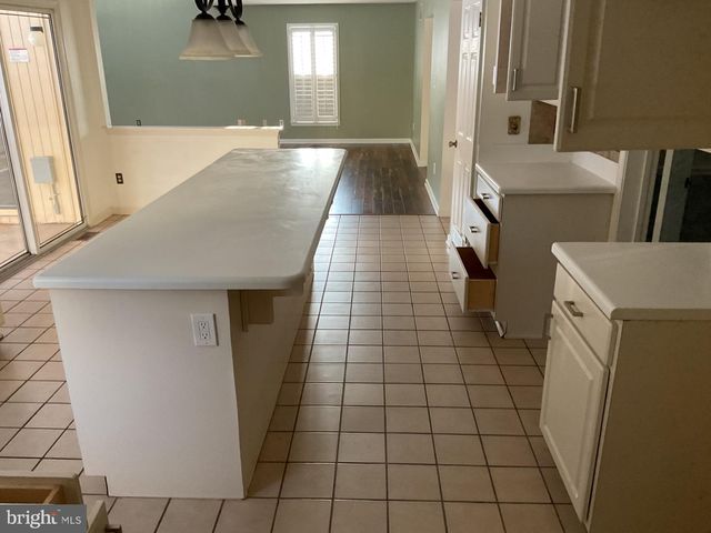 4005 LONG LAKE DR, Owings Mills, MD 21117